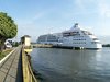 Navio Atracado no Pier Turístico